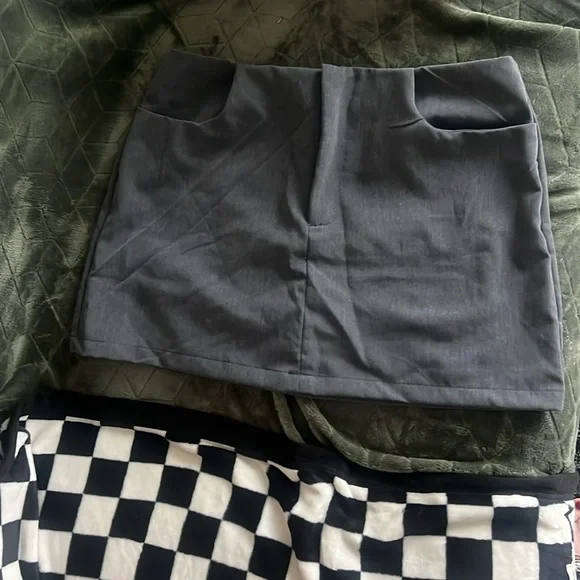 Charcoal Gray Mini Skirt | Preppy Workwear Core | Size Large - Picture 1 of 1